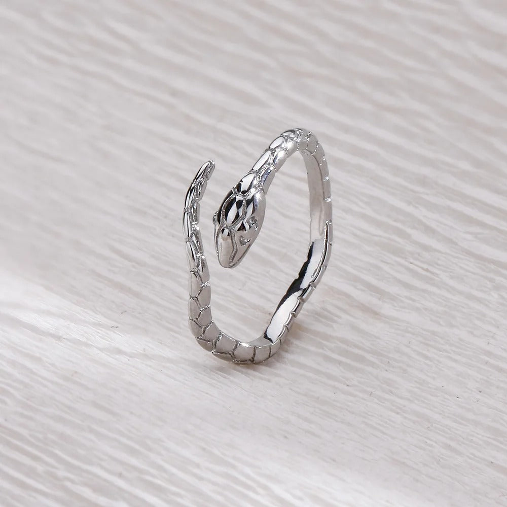 Bague ajustable au design serpent argenté intemporel - Lydieannejewelry