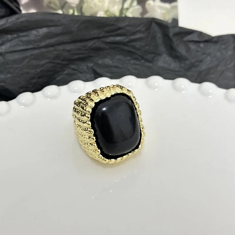 Bague ajustable vintage en or et pierre noire - Lydieannejewelry