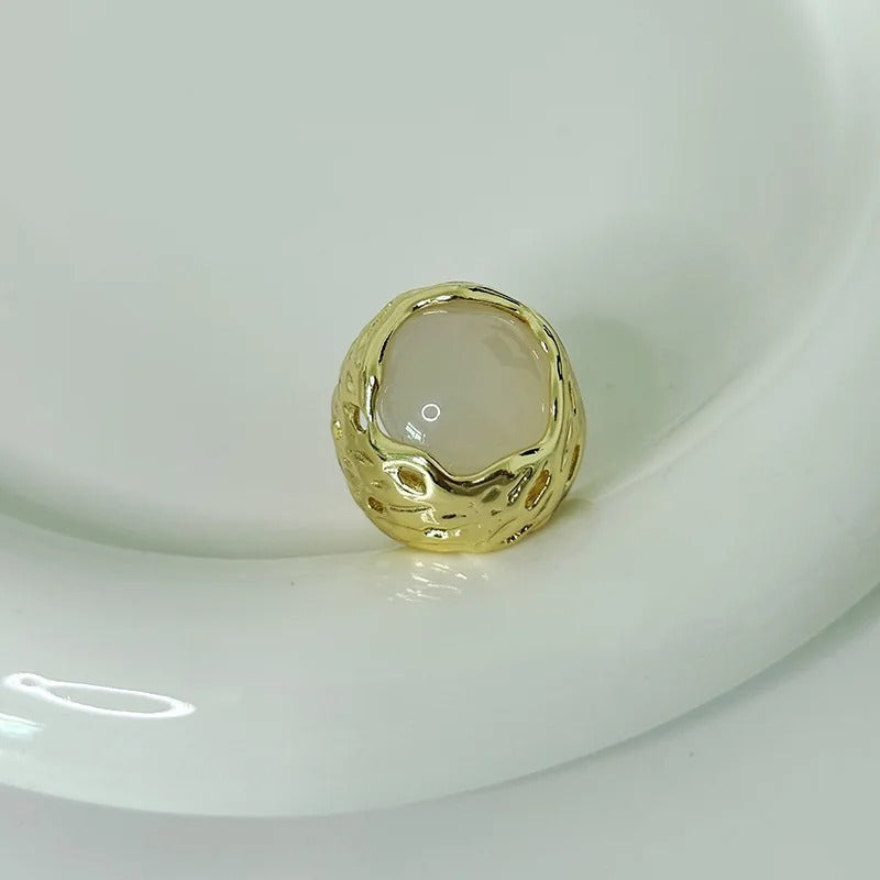 Bague ajustable en or et pierre beige clair texturée - Lydieannejewelry