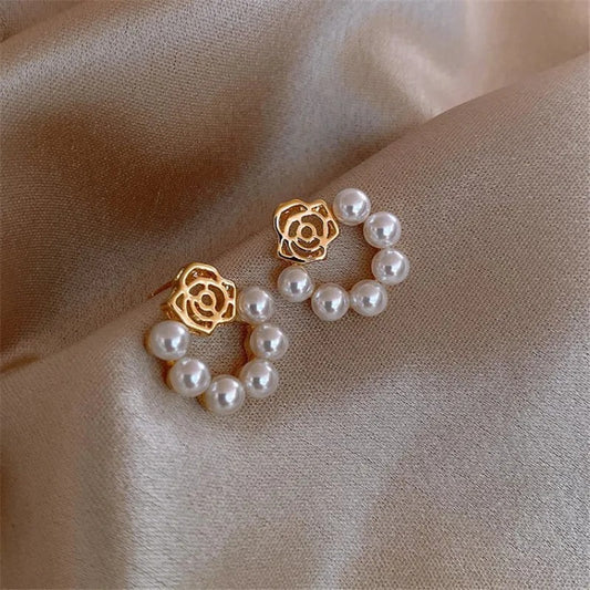Boucles d'oreilles créoles en or, perles et roses - Lydieannejewelry