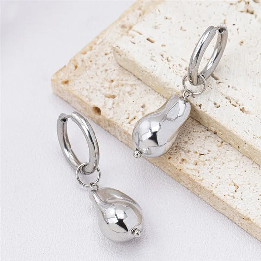 Boucles d'oreilles créoles rétro en argent avec pendentifs en forme de poire lisses - Lydieannejewelry