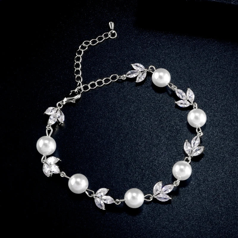 Bracelet en argent avec feuilles en cristal et perles - Lydieannejewelry