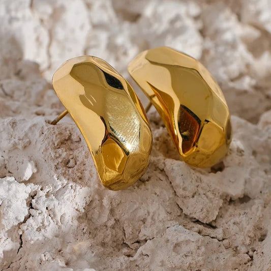 Boucles d'oreilles clous sculptées vintage en or - Lydieannejewelry