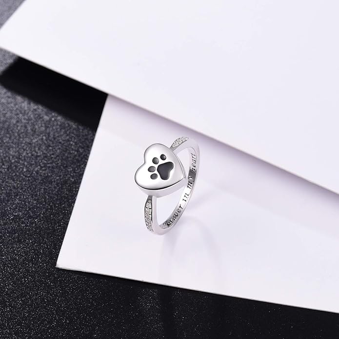 Bague urne avec motif cœur et empreinte de patte – Bijoux commémoratifs pour animaux de compagnie