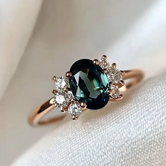 Bague vintage ovale en zircone bleue et or